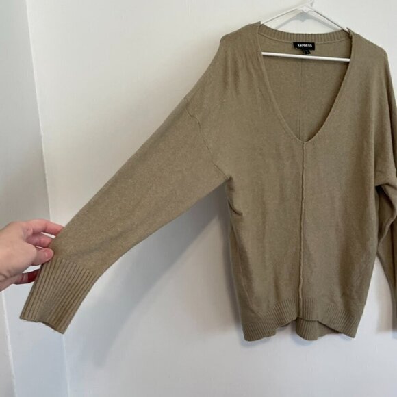 EXPRESS Solid Taupe Tan ? Deep V-Neck Long Sleeve Dolman Sleeve Slouchy Sweater - Picture 7 of 14